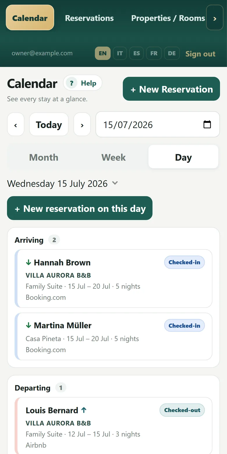 MAXORI Booking Planner on a phone: the Day view with today's arrivals and departures