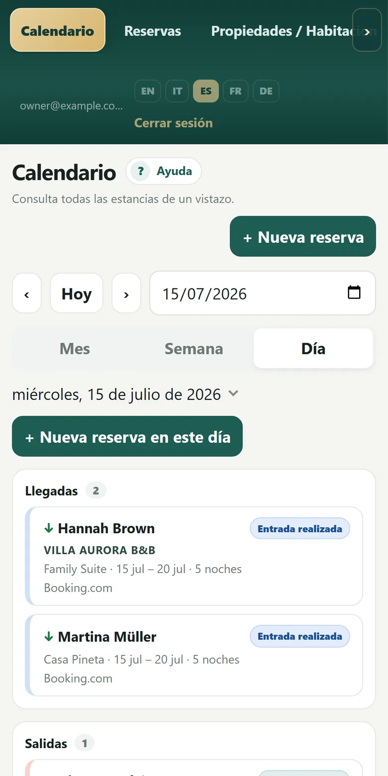 MAXORI Booking Planner en un móvil: la vista Día con las llegadas y salidas de hoy