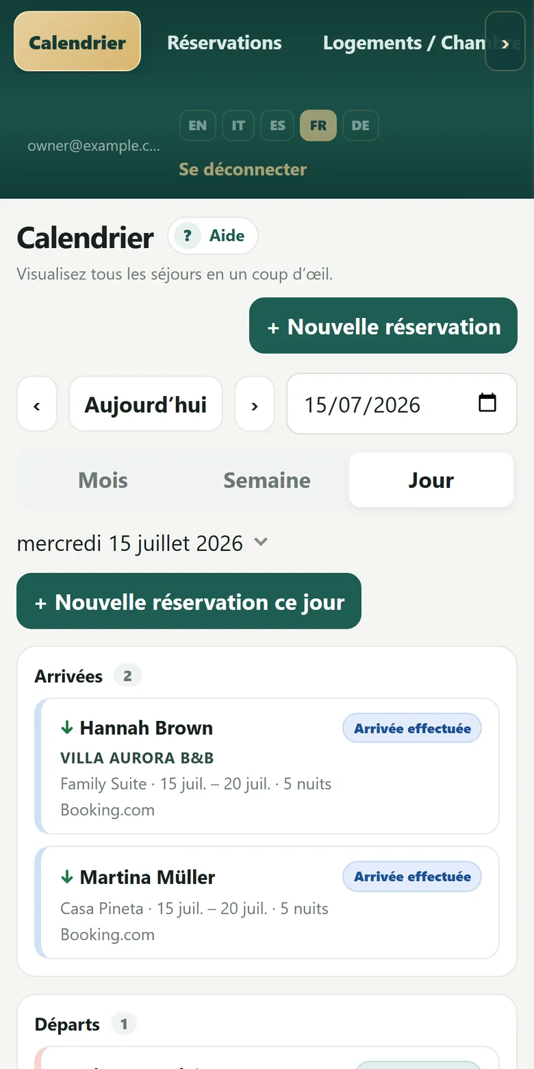 MAXORI Booking Planner sur téléphone : la vue Jour avec les arrivées et départs du jour